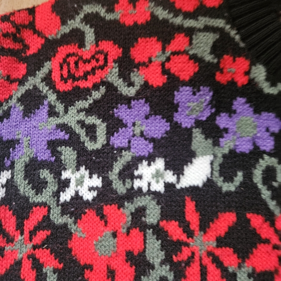Floral Patterned Cardigan Sweater - Picture 5 of 9